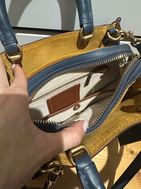 わからないです、、、ハワイで買いました（ブランドバッグ）の商品画像 - 査定依頼日：2026年9月8日 - 最高査定価格：6,000円