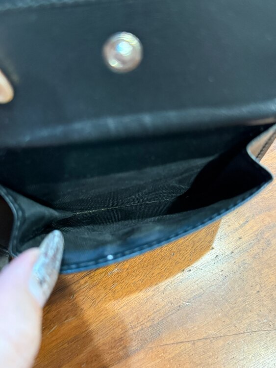 メンズ二つ折り財布（ブランド財布・小物）の商品画像 - 査定依頼日：2025年2月3日 - 最高査定価格：10,000円