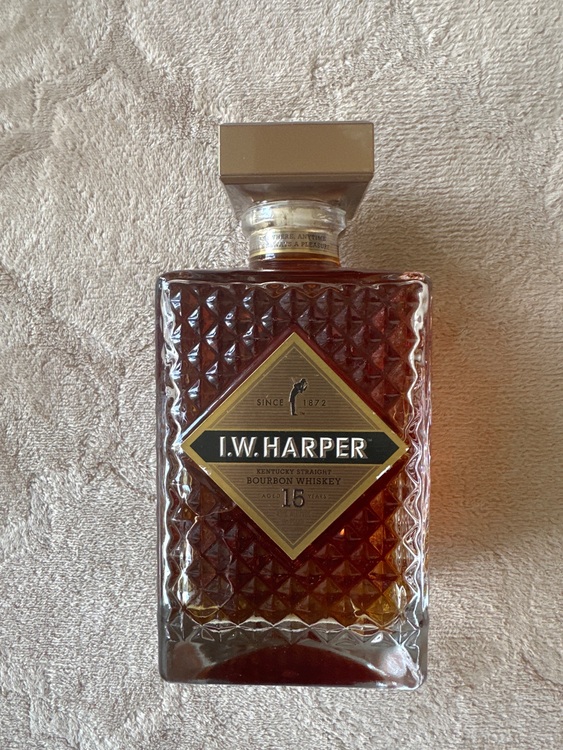 ウイスキー ＩＷハーパー （お酒）の商品画像 - 査定依頼日：2025年9月8日 - 最高査定価格：17,000円