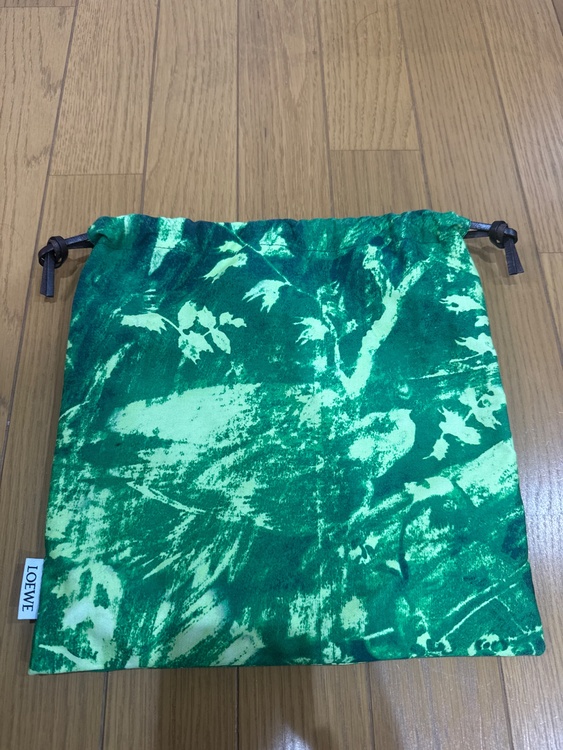 巾着ポーチ（ブランド財布・小物）の商品画像 - 査定依頼日：2026年5月26日 - 最高査定価格：10,000円