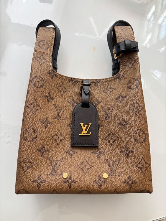 アトランティスbb（ブランドバッグ）の商品画像 - 査定依頼日：2025年11月6日 - 最高査定価格：300,000円