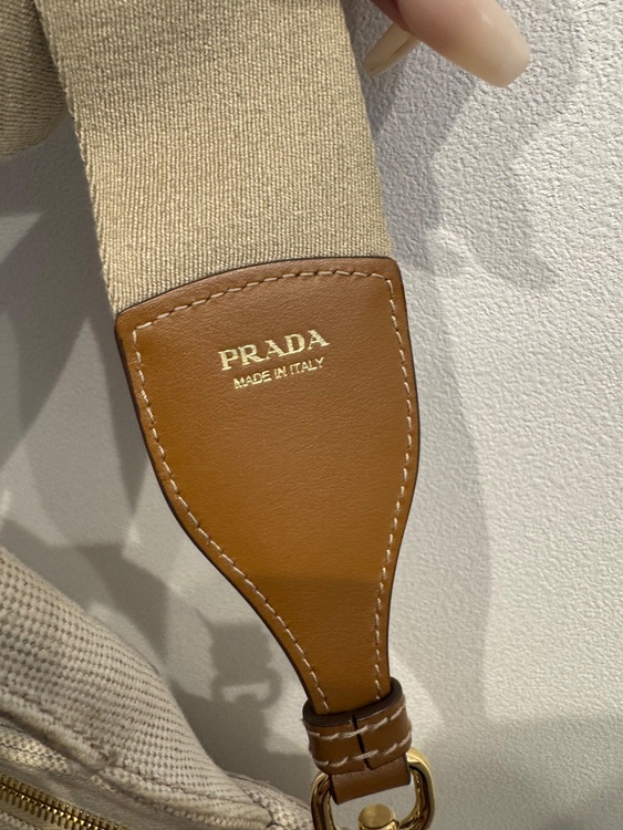 1BG464_2CX9_F0018_V_8OM（ブランドバッグ）の商品画像 - 査定依頼日：2026年3月19日 - 最高査定価格：105,000円