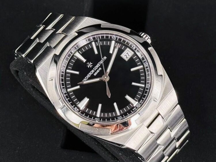 ヴァシュロン コンスタンタン オーヴァーシーズ 4500v（高級時計）の商品画像 - 査定依頼日：2025年9月24日 - 最高査定価格：3,200,000円