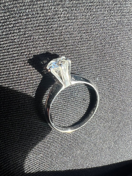 ダイヤリング（宝石）の商品画像 - 査定依頼日：2025年9月19日 - 最高査定価格：170,000円