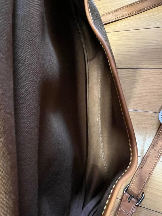 ソミュール（ブランド財布・小物）の商品画像 - 査定依頼日：2025年3月24日 - 最高査定価格：35,000円