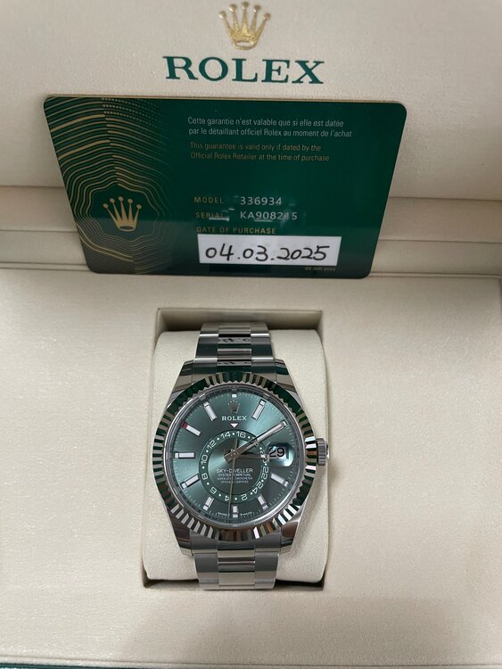 ロレックス スカイドゥエラー 33693（高級時計）の商品画像 - 査定依頼日：2025年3月9日 - 最高査定価格：3,650,000円
