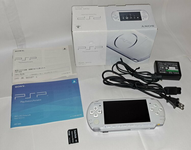 Playstation Portable PSP-3000 パールホワイト（ゲーム機本体・ゲームソフト）の商品画像 - 査定依頼日：2026年7月15日 - 最高査定価格：4,000円