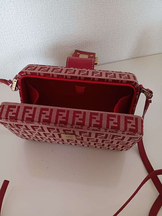 Fendiショルダーバッグ（ブランド財布・小物）の商品画像 - 査定依頼日：2022年8月28日 - 最高査定価格：15,000円