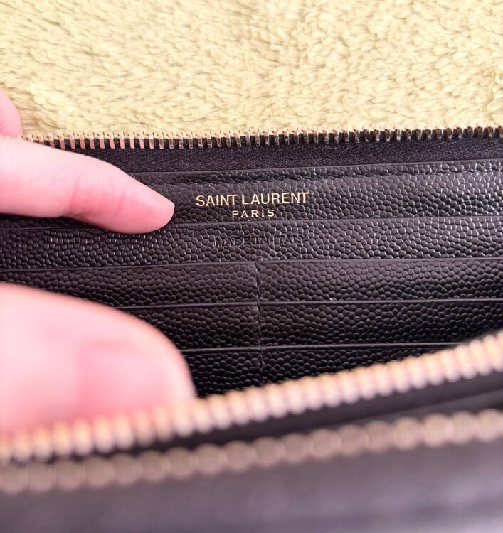 サンローラン　長財布（ブランド財布・小物）の商品画像 - 査定依頼日：2025年3月10日 - 最高査定価格：10,000円