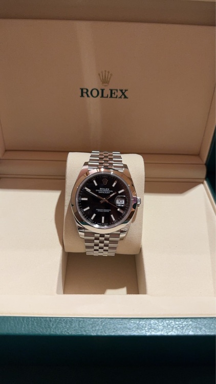 デイトジャスト41 黒文字盤（高級時計）の商品画像 - 査定依頼日：2025年11月16日 - 最高査定価格：1,650,000円