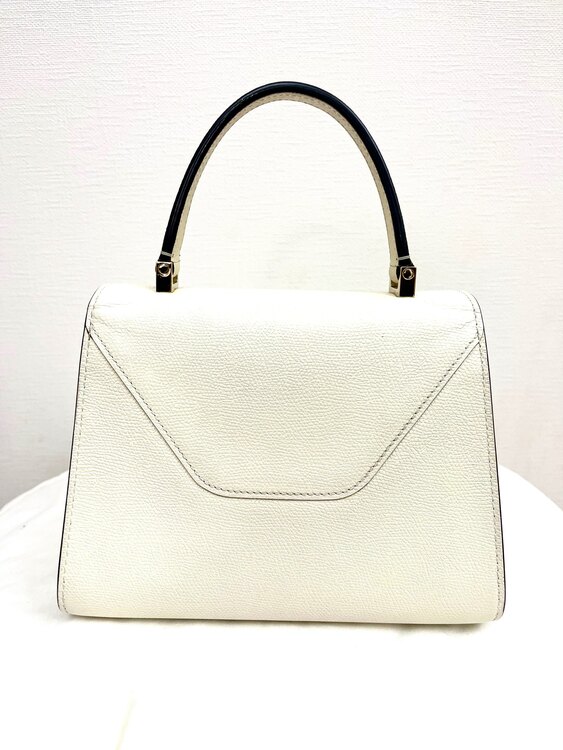 ヴァレクストラ  （ブランドバッグ）の商品画像 - 査定依頼日：2025年3月9日 - 最高査定価格：100,000円