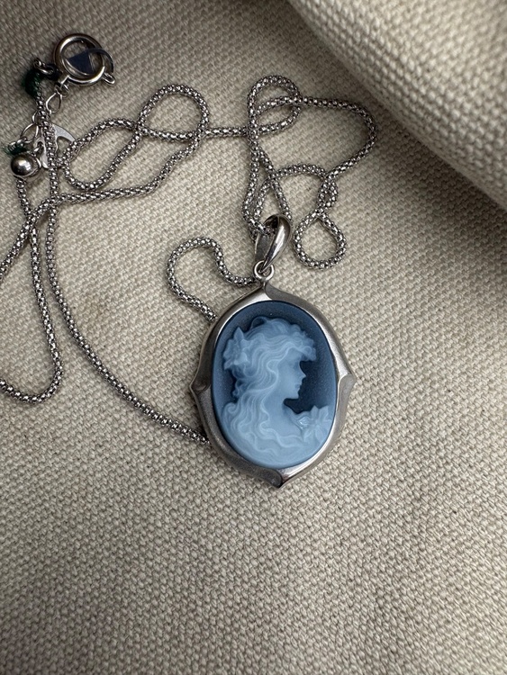 k18wg 買取価格 カメオ ペンダント 1434（金・貴金属）の商品画像 - 査定依頼日：2026年1月21日 - 最高査定価格：200,000円