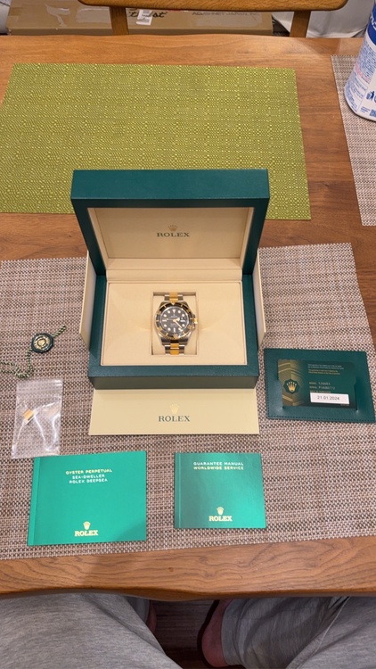 ロレックス シードゥエラー 12660（高級時計）の商品画像 - 査定依頼日：2026年3月1日 - 最高査定価格：2,700,000円