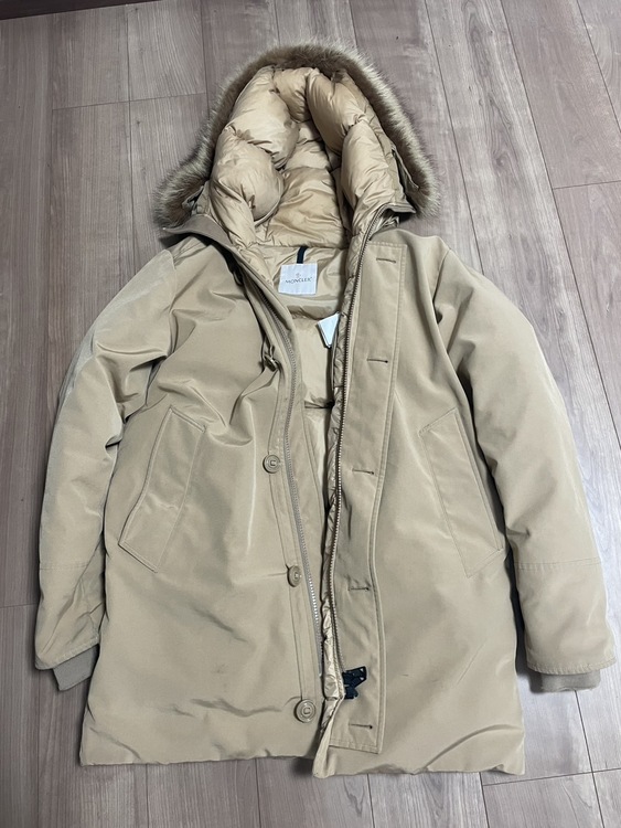  MONCLER モンクレール 20-21AW POLA ポーラ ファーフーデッ（古着・ファッション）の商品画像 - 査定依頼日：2026年4月30日 - 最高査定価格：100,000円