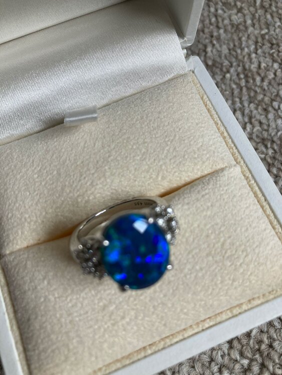 田崎真珠のオパールの指輪（宝石）の商品画像 - 査定依頼日：2024年2月29日 - 最高査定価格：300,000円