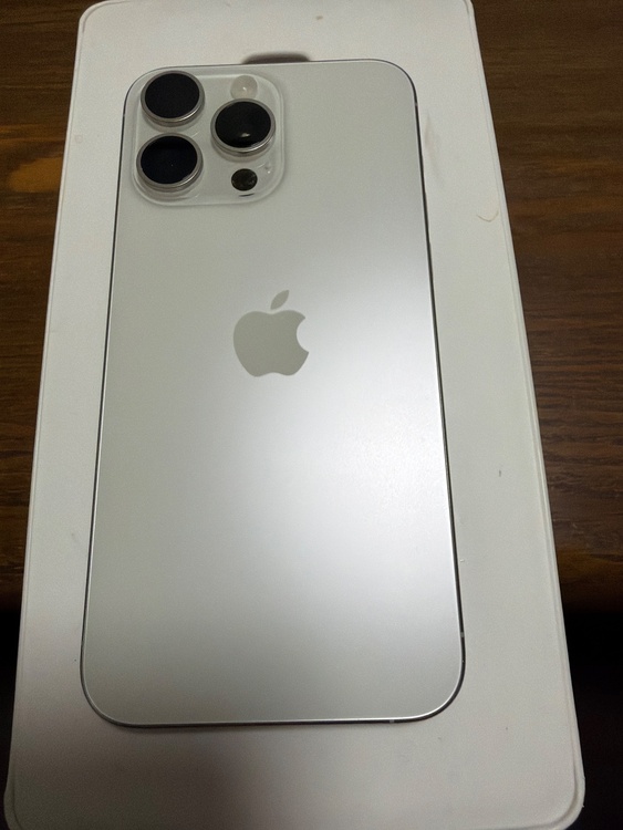 iPhone iPhone 15 Pro Max 256GB au（スマホ）の商品画像 - 査定依頼日：2026年5月23日 - 最高査定価格：97,000円