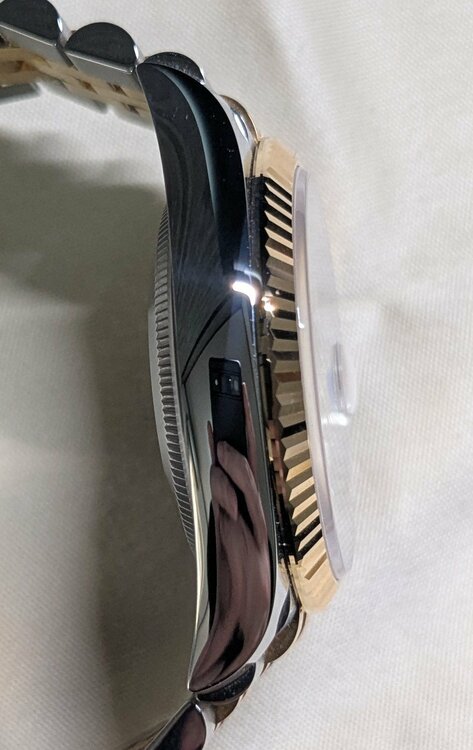 Rolex デイトジャスト 36 126233 YG フルーテッドモチーフ文字盤（高級時計）の商品画像 - 査定依頼日：2026年5月9日 - 最高査定価格：2,150,000円