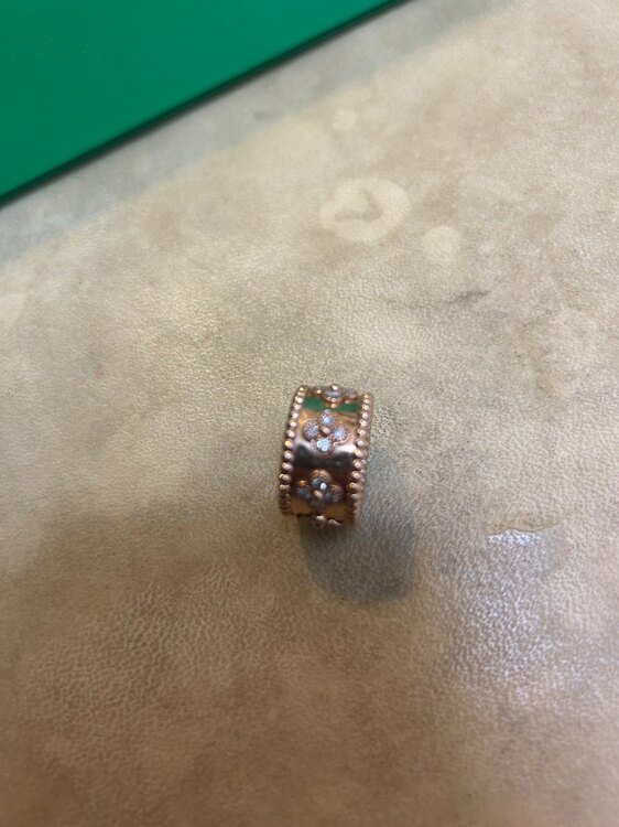 ヴァンクリーフペルレ（金・貴金属）の商品画像 - 査定依頼日：2024年2月9日 - 最高査定価格：990,000円