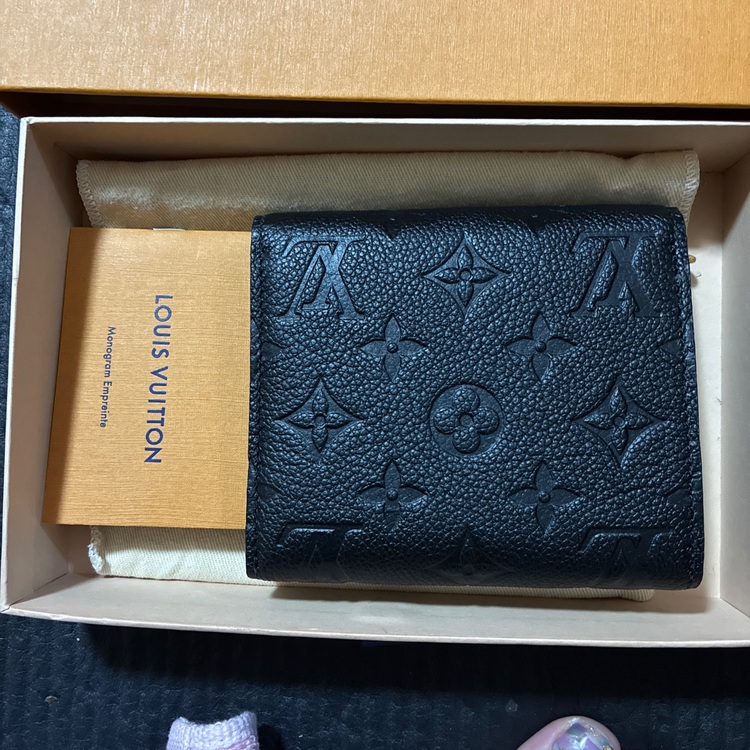 ポルトフォイユ・ヴィクトリーヌ CA1128（ブランド財布・小物）の商品画像 - 査定依頼日：2025年6月17日 - 最高査定価格：20,000円