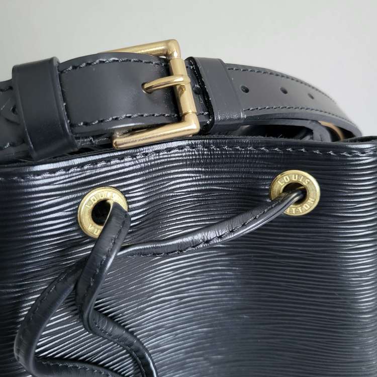 エピノエ　ショルダー（ブランドバッグ）の商品画像 - 査定依頼日：2022年8月25日 - 最高査定価格：35,000円