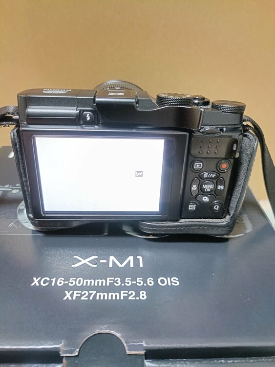 FUJIFILM X-M1 ダブルレンズキット ブラック（カメラ）の商品画像 - 査定依頼日：2026年4月11日 - 最高査定価格：100,000円