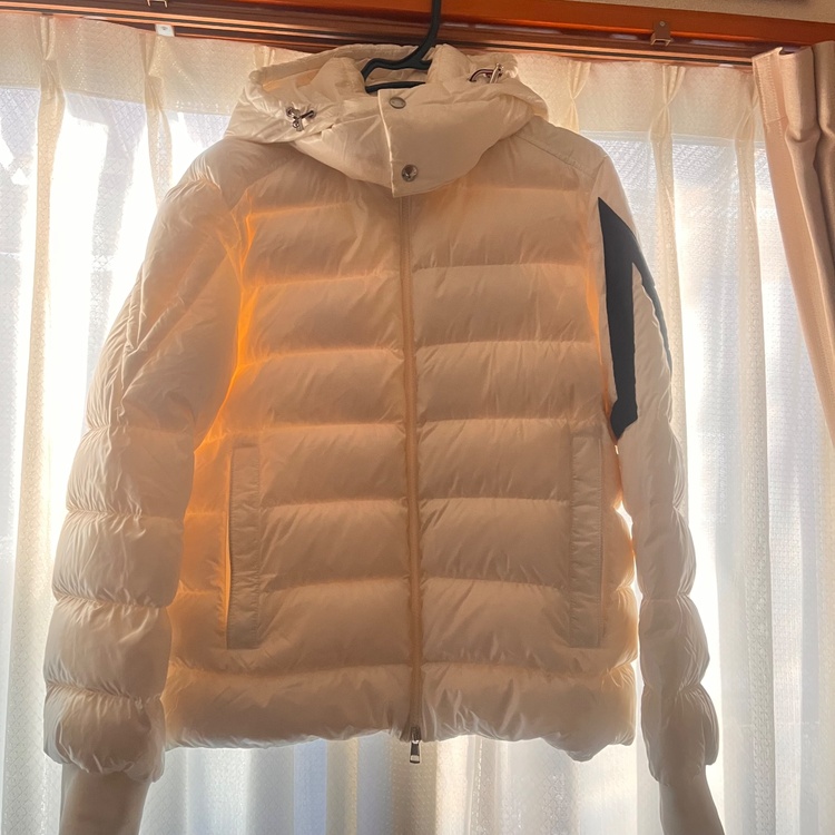 モンクレールダウン（古着・ファッション）の商品画像 - 査定依頼日：2025年12月26日 - 最高査定価格：77,000円