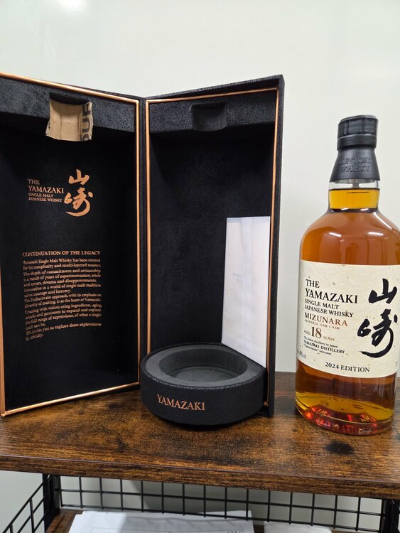 山崎 18年 ミズナラ 2024 エディション（お酒）の商品画像 - 査定依頼日：2026年7月1日 - 最高査定価格：180,000円