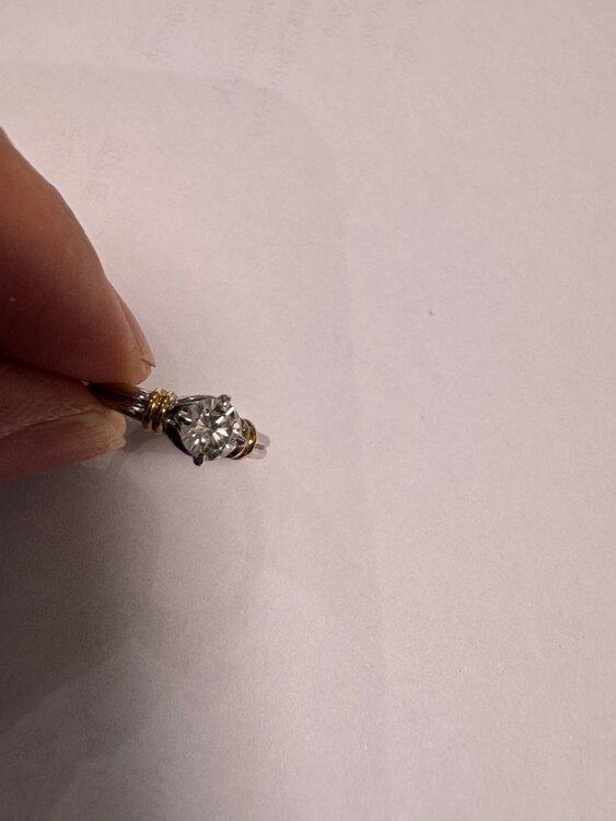 指輪（宝石）の商品画像 - 査定依頼日：2025年5月26日 - 最高査定価格：100,000円