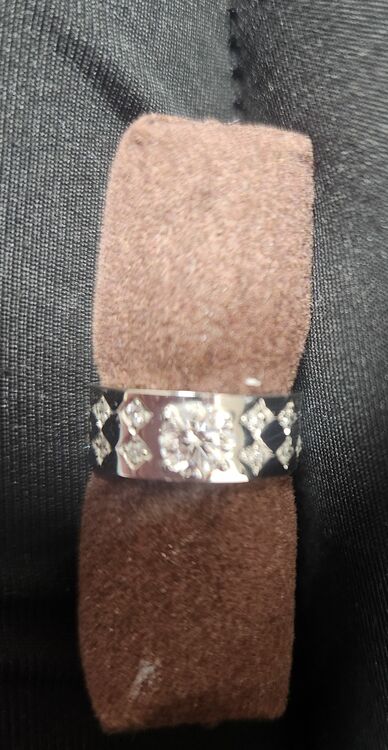 婚約指輪（宝石）の商品画像 - 査定依頼日：2025年12月3日 - 最高査定価格：500,000円