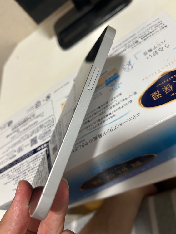 iPhone iPhone 16e 128GB 楽天モバイル（スマホ）の商品画像 - 査定依頼日：2026年6月17日 - 最高査定価格：65,000円