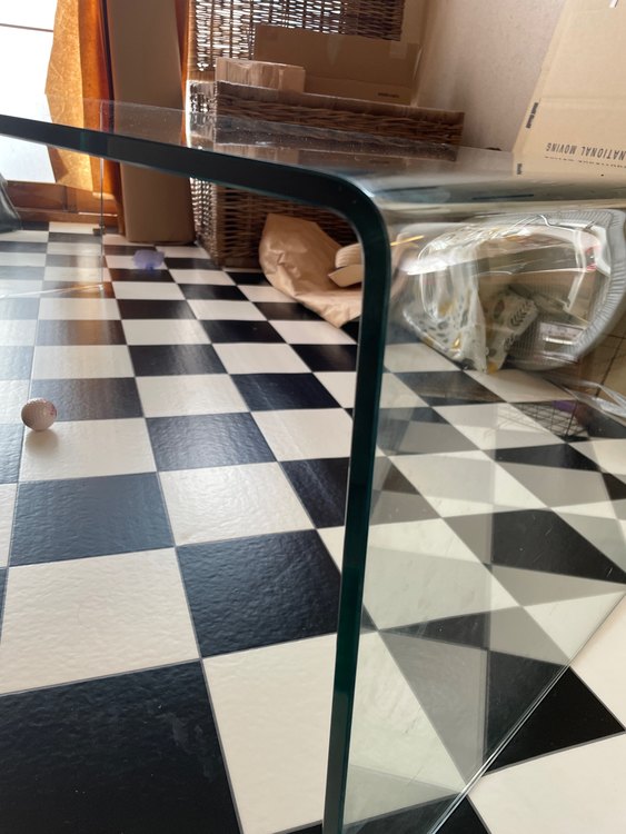 ガラステーブル（家具・寝具）の商品画像 - 査定依頼日：2023年2月25日