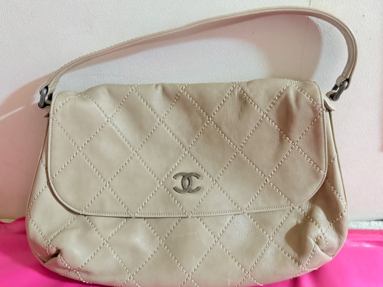 CHANELマトラッセベージュショルダーバッグ（ブランドバッグ）の商品画像 - 査定依頼日：2025年8月25日 - 最高査定価格：80,000円