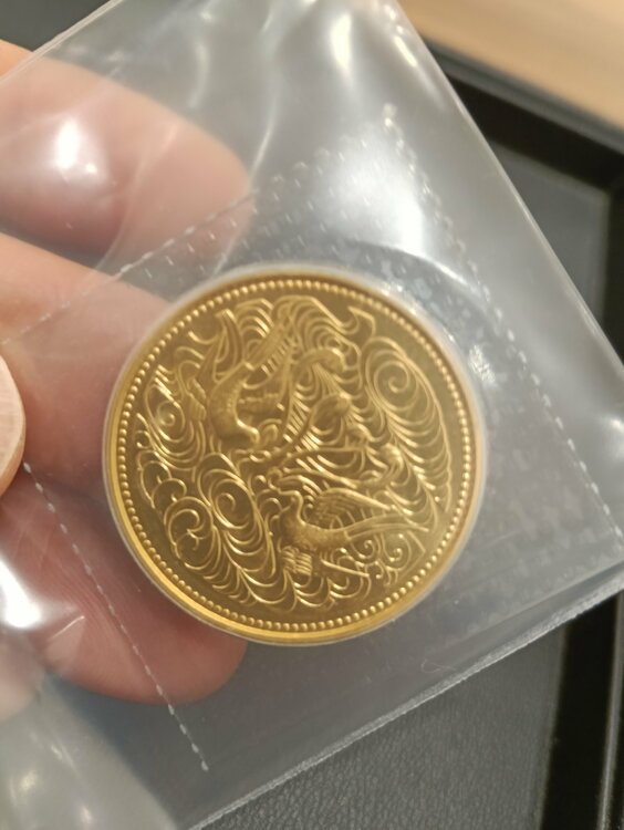 天皇陛下御在位60年記念 10万円金貨（金・貴金属）の商品画像 - 査定依頼日：2026年3月4日 - 最高査定価格：520,000円