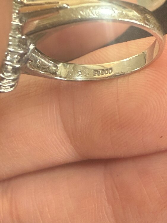 ブルーサファイアリング　pt900（宝石）の商品画像 - 査定依頼日：2025年4月1日 - 最高査定価格：100,000円