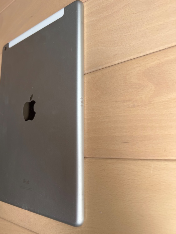 iPad第8世代（PC・タブレット）の商品画像 - 査定依頼日：2026年4月4日 - 最高査定価格：3,000円