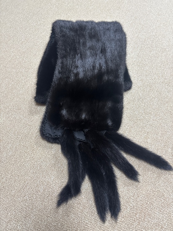 毛皮　ショール（古着・ファッション）の商品画像 - 査定依頼日：2025年8月9日 - 最高査定価格：500円