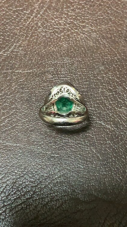 PT900 エメラルド、ダイヤリング（宝石）の商品画像 - 査定依頼日：2025年3月9日 - 最高査定価格：300,000円