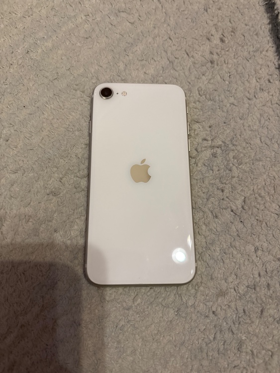 iPhone SE (第 3 世代) 64GB docomo（スマホ）の商品画像 - 査定依頼日：2026年5月9日 - 最高査定価格：20,000円