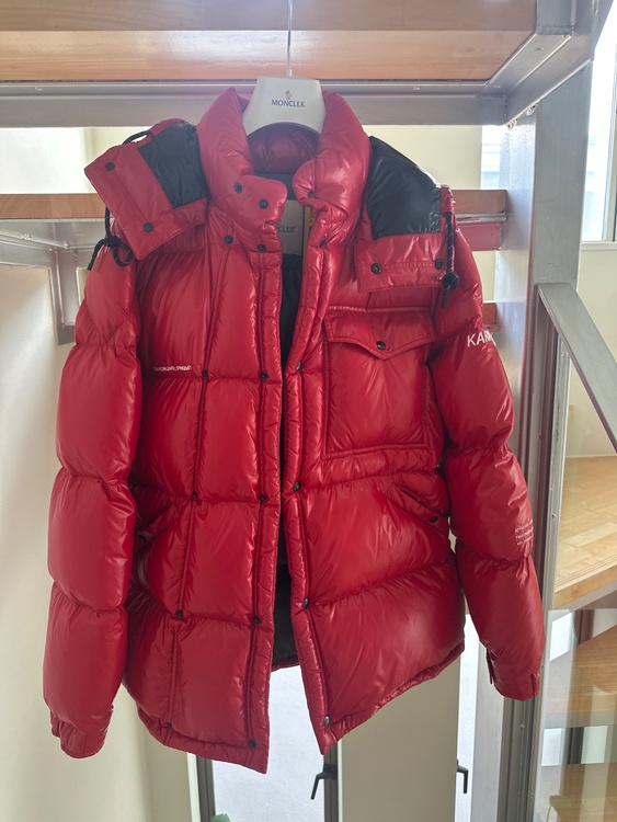 MONCLER モンクレール ダウンGENIUSジーニアスKARAKORUM2（古着・ファッション）の商品画像 - 査定依頼日：2026年2月7日 - 最高査定価格：36,000円