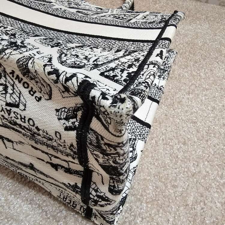 ディオール　ブックトート（ブランドバッグ）の商品画像 - 査定依頼日：2023年12月30日