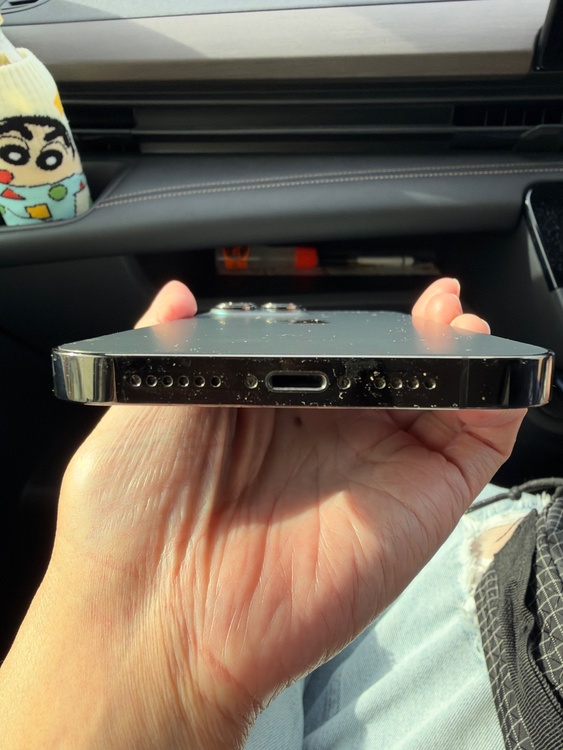iPhone iPhone 13 Pro Max 256GB au（スマホ）の商品画像 - 査定依頼日：2026年10月4日 - 最高査定価格：64,000円
