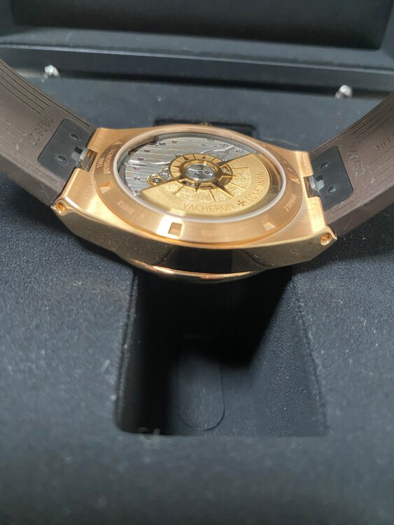 ヴァシュロン コンスタンタン オーヴァーシーズ 4500V/000R-B12（高級時計）の商品画像 - 査定依頼日：2025年3月1日 - 最高査定価格：4,260,000円