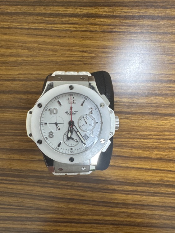 ウブロ ビックバン 301.SE.230.r（高級時計）の商品画像 - 査定依頼日：2025年7月20日 - 最高査定価格：850,000円