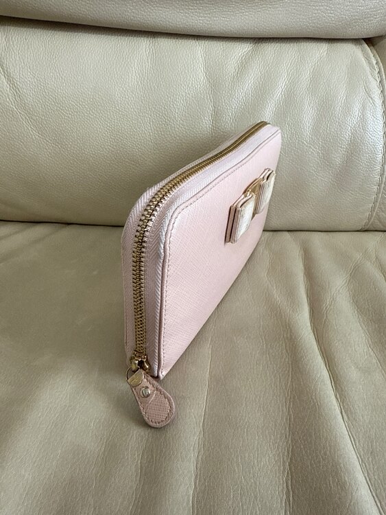 ヴァラ長財布（ブランド財布・小物）の商品画像 - 査定依頼日：2025年4月12日 - 最高査定価格：1,000円