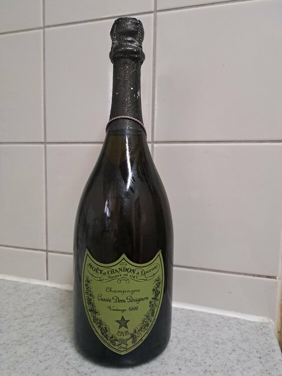 シャンパン ドン・ペリニヨン （お酒）の商品画像 - 査定依頼日：2026年2月24日 - 最高査定価格：25,000円