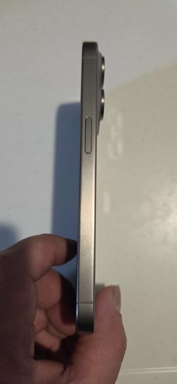 iPhone 15 Pro 128GB SIMフリー（スマホ）の商品画像 - 査定依頼日：2026年3月18日 - 最高査定価格：100,000円