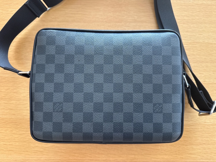 ディストリクト（ブランドバッグ）の商品画像 - 査定依頼日：2026年3月6日 - 最高査定価格：110,000円