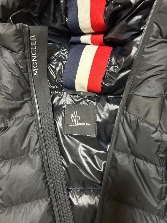 MONCLER モンクレール グルノーブル カムラック　ブラック（古着・ファッション）の商品画像 - 査定依頼日：2025年12月15日 - 最高査定価格：80,000円