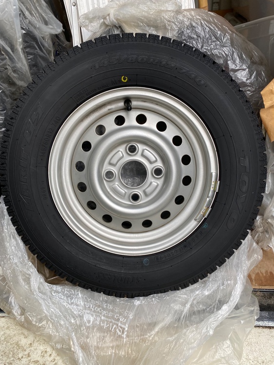 Benz W205 C200 & COMSのホイールとスタッドレスタイヤ（未使用（カー用品）の商品画像 - 査定依頼日：2026年2月11日 - 最高査定価格：10,000円