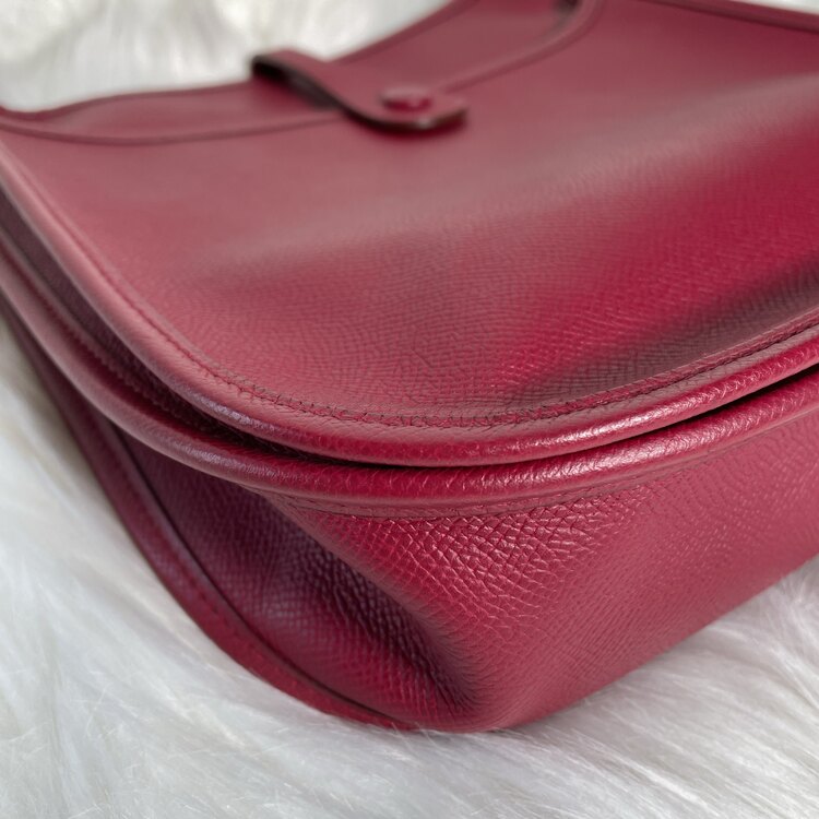 エルメス エブリン3ＰＭ ヴォーエプソン ルビー □O刻印（ブランドバッグ）の商品画像 - 査定依頼日：2025年1月25日 - 最高査定価格：250,000円